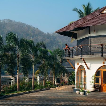 La Cascade Resort Athirappilly Exteriör bild