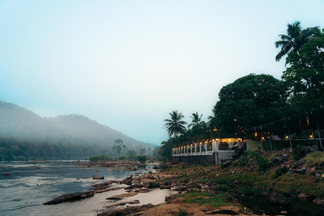 La Cascade Resort Athirappilly Exteriör bild